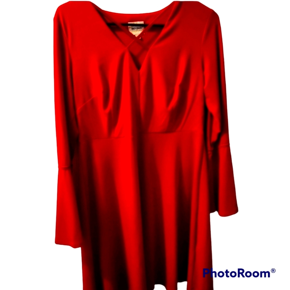 Ashley Graham beyond size 6 red dress, 😍 ♥️ 👗 dress!